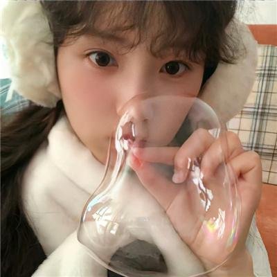 有色彩的女子